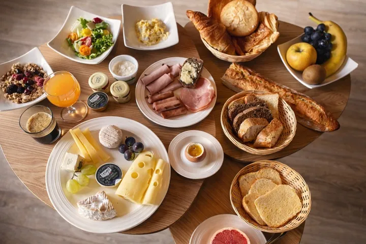 Le brunch du Hameau, la grande table vue d’en haut
