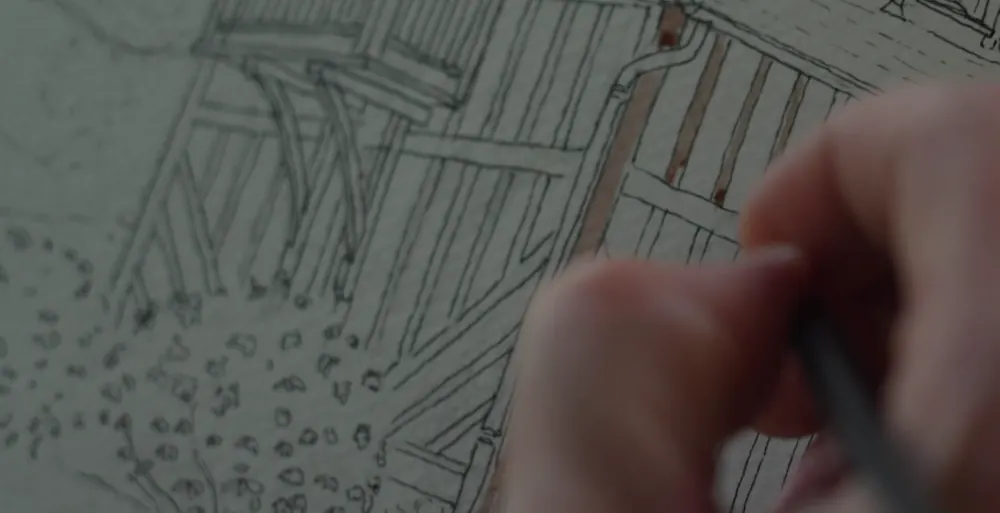 La main de Cyp trace à l’encre les colombages et la haie de Reinette Grise