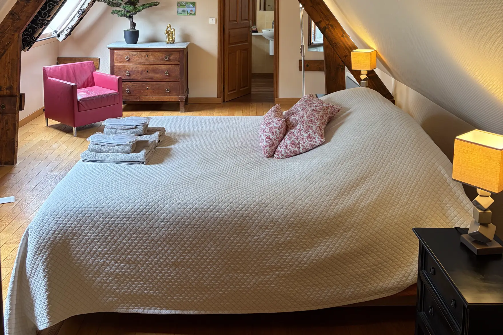 La suite parentale de Reinette Grise, sous les poutres anciennes